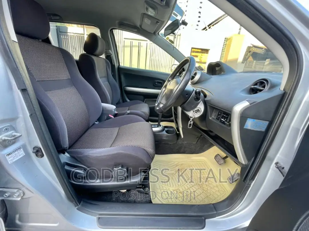 Toyota IST 2003 Silver