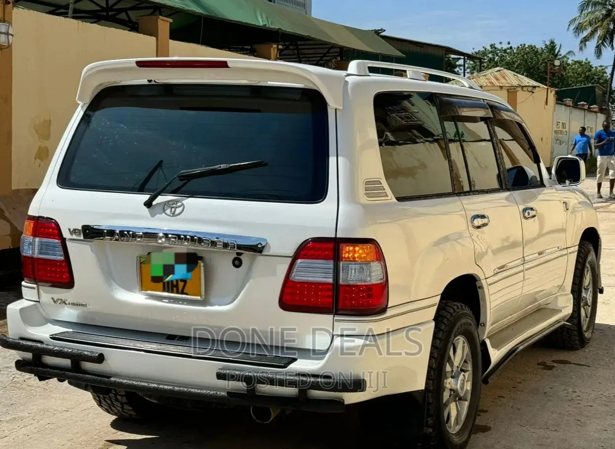 Toyota Land Cruiser 2003 White