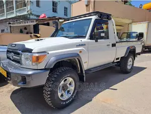 Toyota Land Cruiser 2019 White