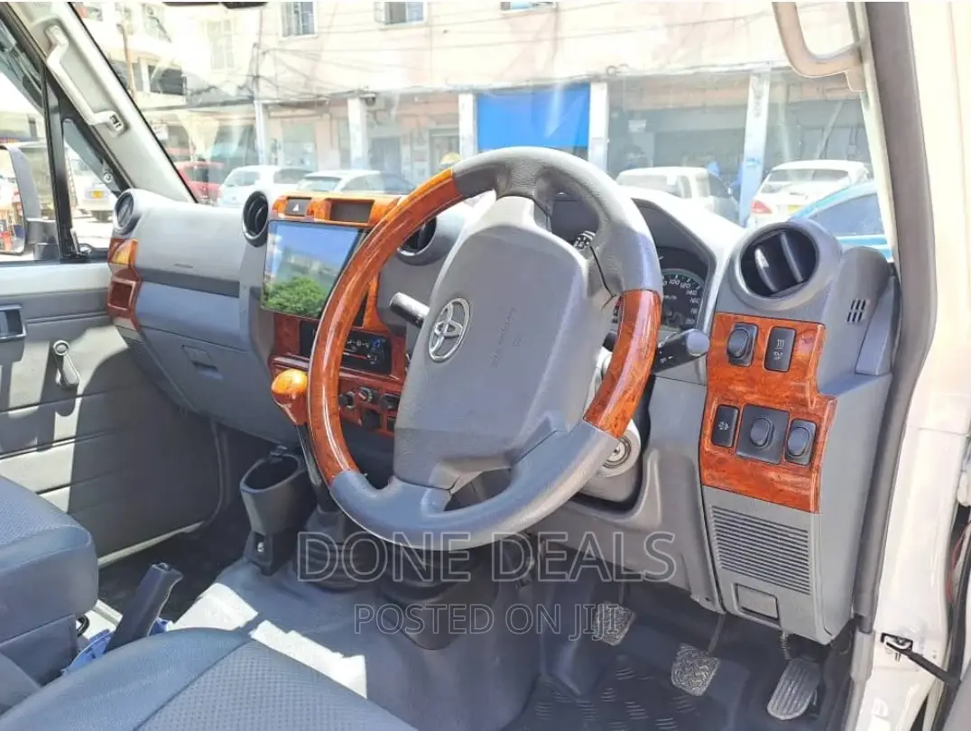 Toyota Land Cruiser 2019 White