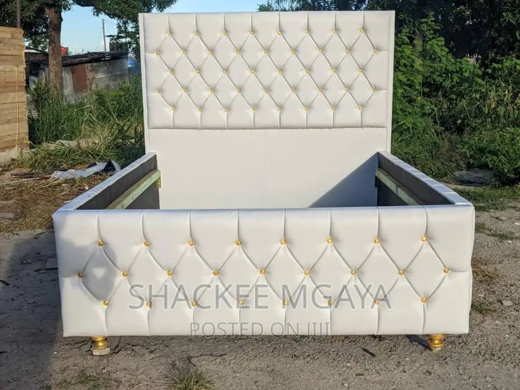 Bed Sofa 5,6 Nzuri Sana