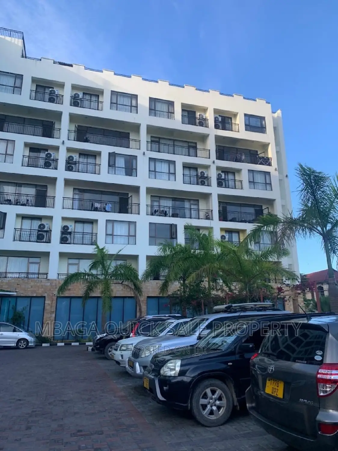 20bdrm Apartment in Oyster Bay for sale