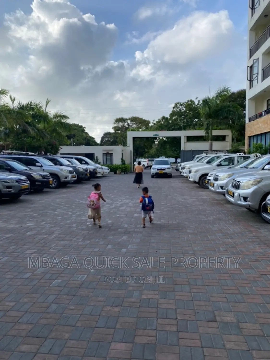 20bdrm Apartment in Oyster Bay for sale