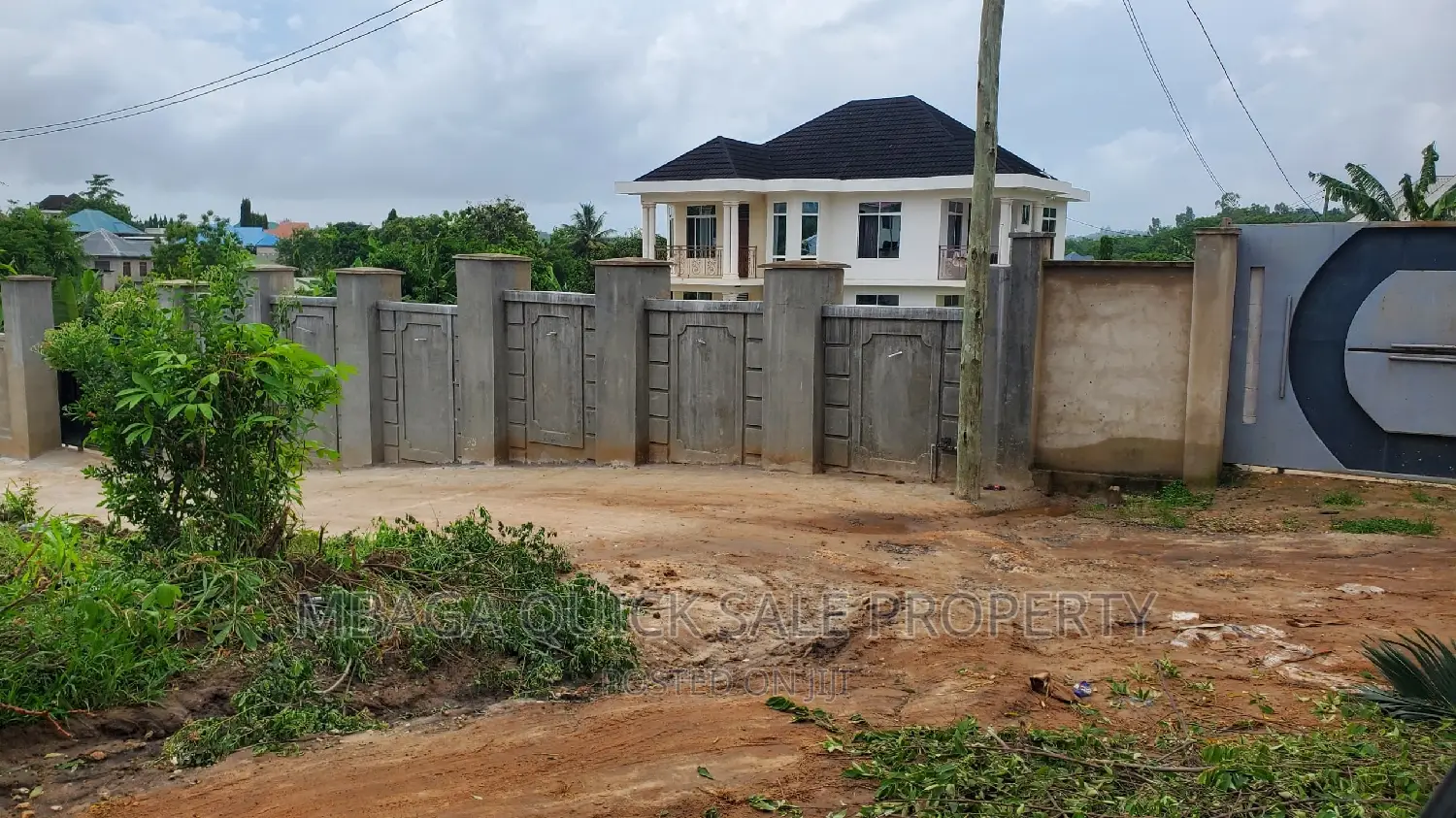 Plot Inauzwa Madale Mivumoni
