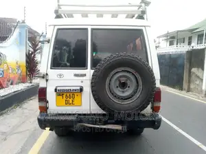 Toyota Land Cruiser 2004 White