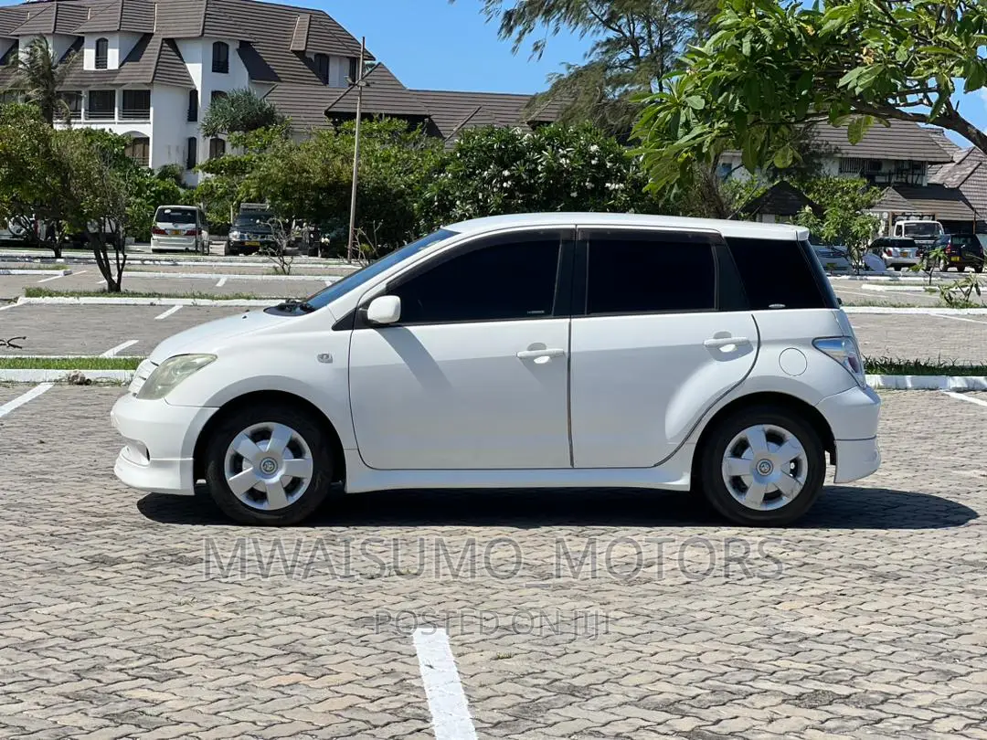 Toyota IST 2004 White