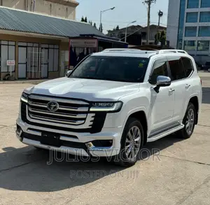 Toyota Land Cruiser 2022 White