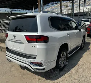 Toyota Land Cruiser 2022 White
