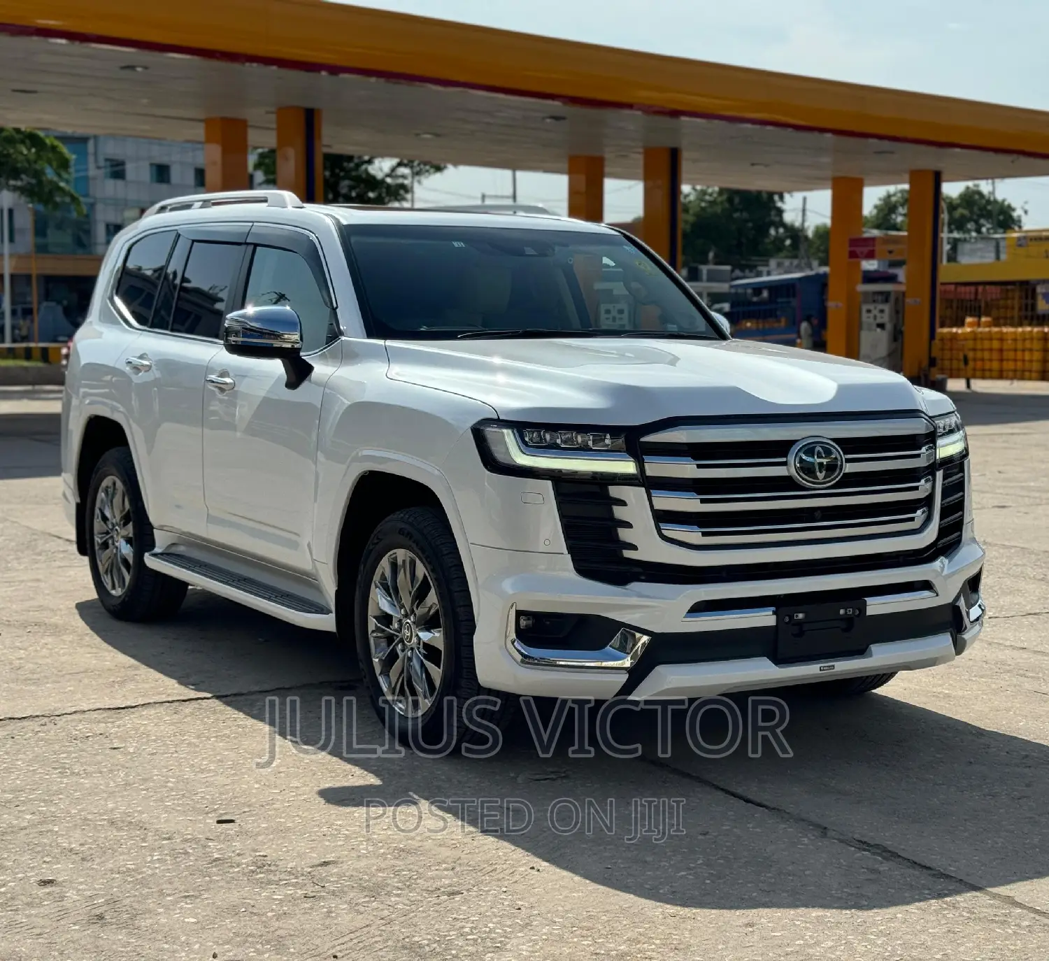 Toyota Land Cruiser 2022 White