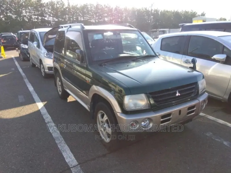 Mitsubishi Pajero 2000 Green