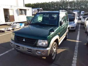 Mitsubishi Pajero 2000 Green