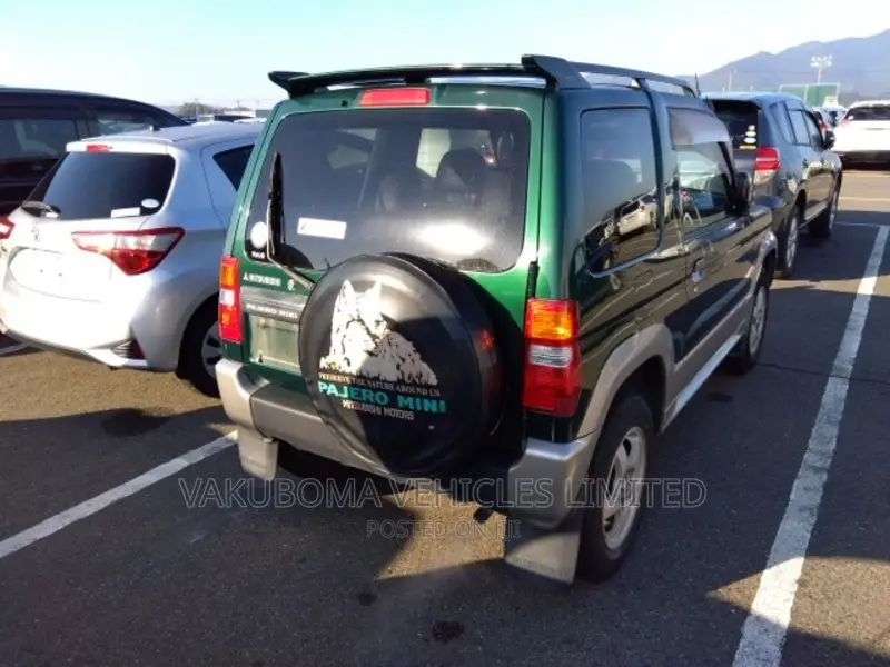 Mitsubishi Pajero 2000 Green
