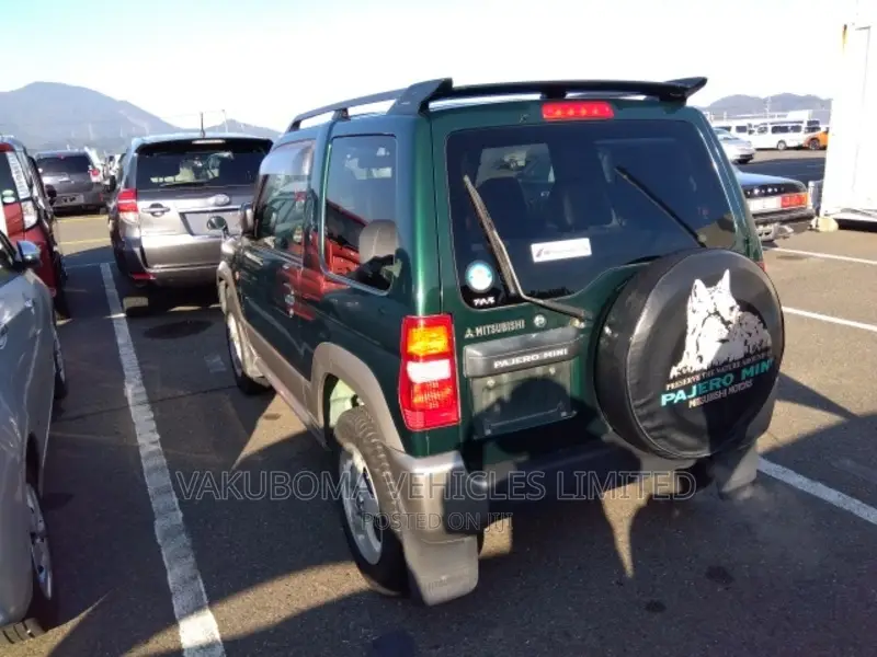 Mitsubishi Pajero 2000 Green