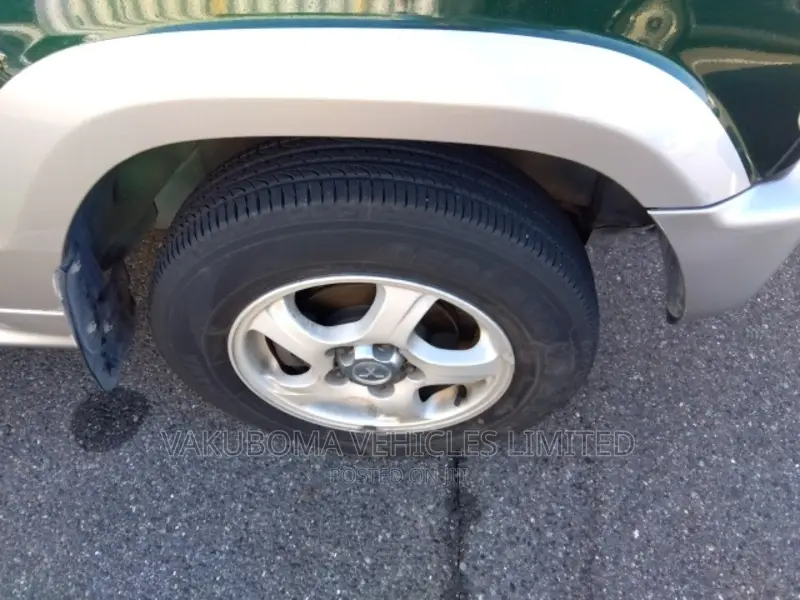 Mitsubishi Pajero 2000 Green