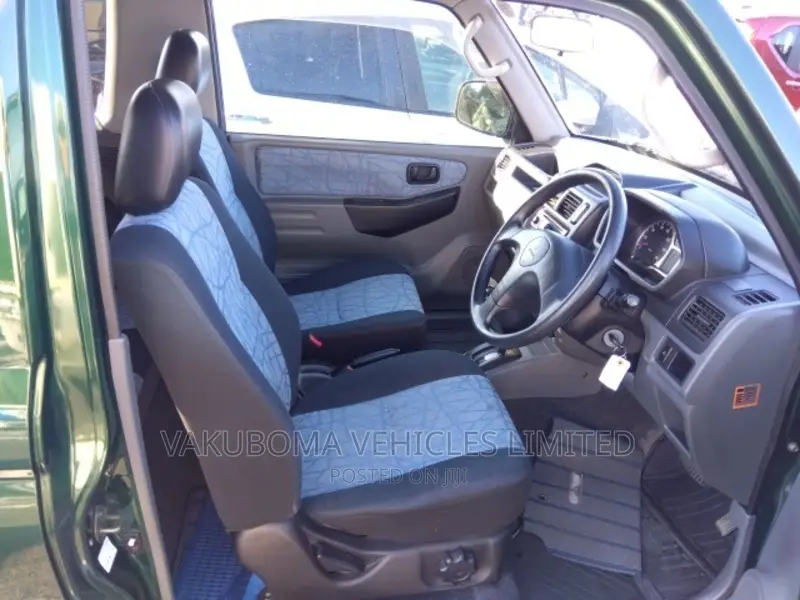 Mitsubishi Pajero 2000 Green