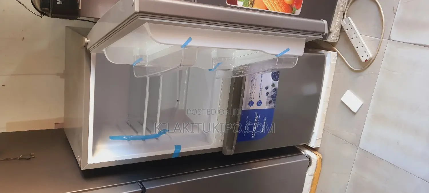 Refrigerator With 150L Aborder