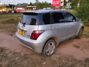 Toyota IST 2004 Silver
