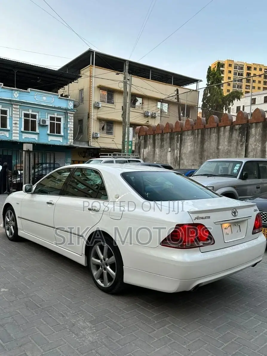 Toyota Crown 2006 White