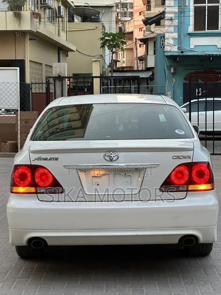 Toyota Crown 2006 White