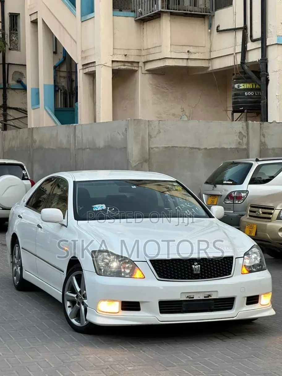 Toyota Crown 2006 White