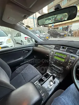 Toyota Crown 2006 White