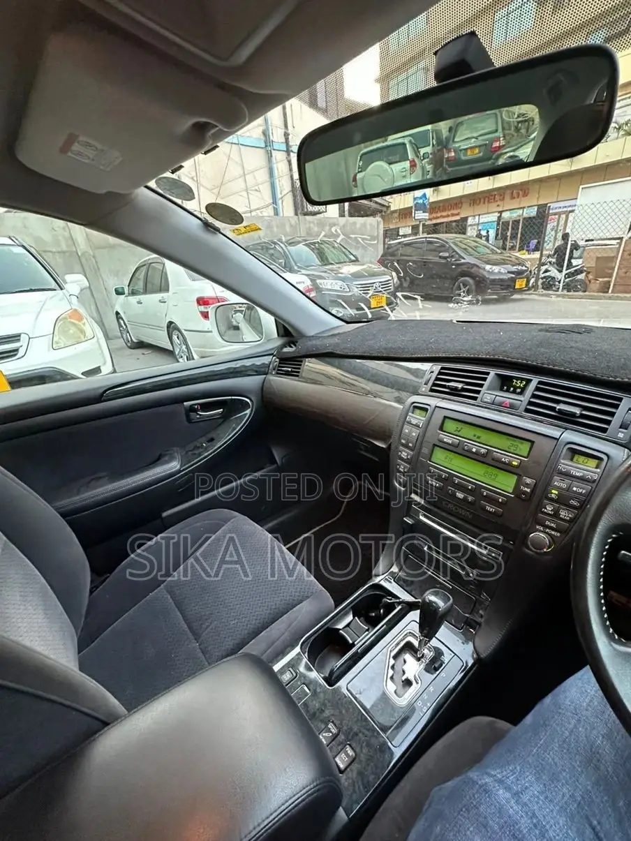 Toyota Crown 2006 White