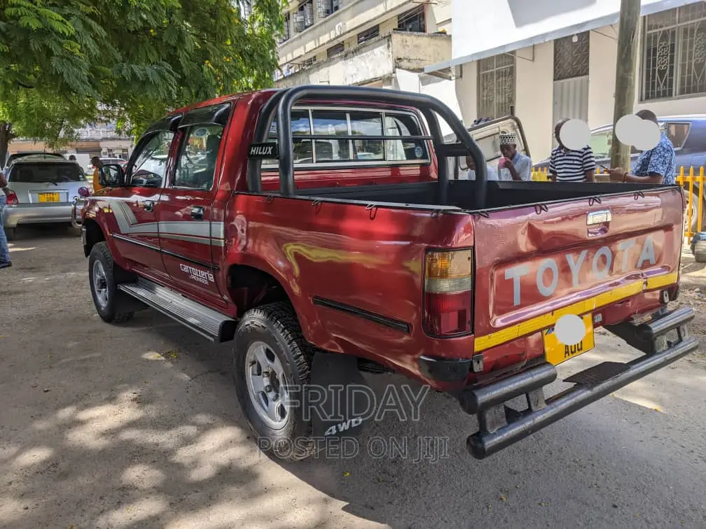 Toyota Hilux 2003 Red