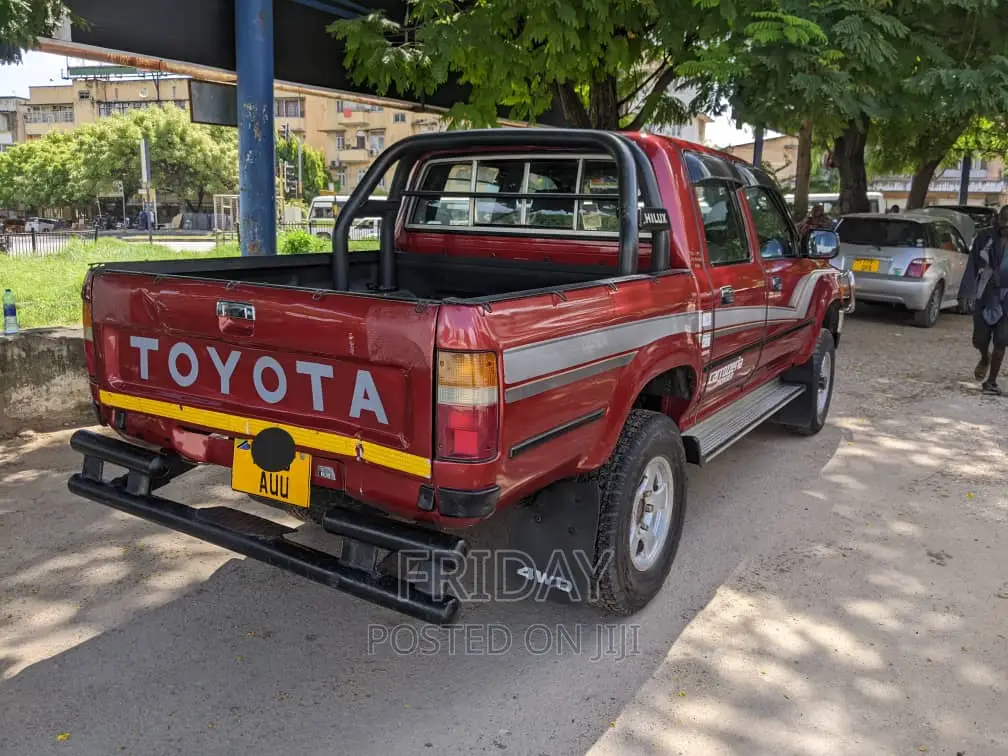 Toyota Hilux 2003 Red