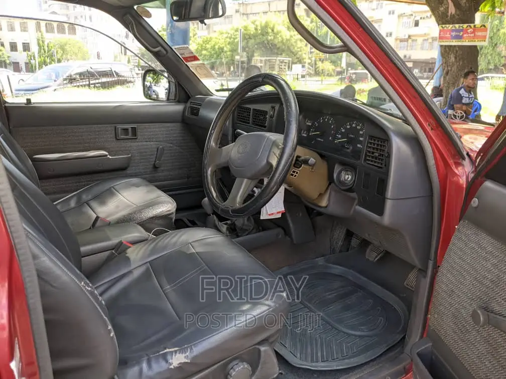 Toyota Hilux 2003 Red