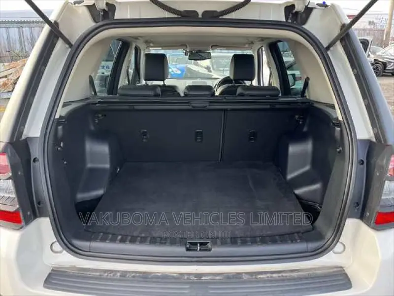 Land Rover Freelander 2010 Pearl
