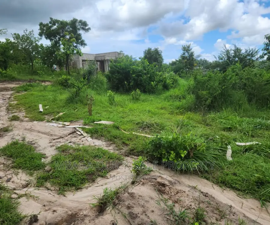 Plot Inauzwa Madale Mwisho