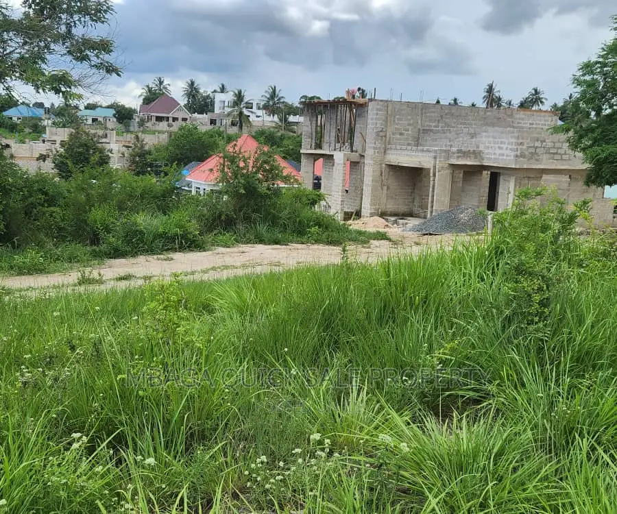 Plot Inauzwa Madale Mwisho