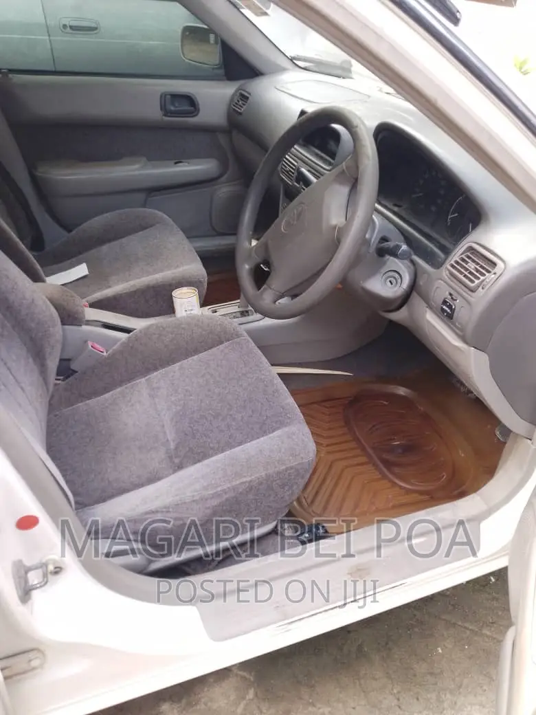 Toyota Corolla 2004 White