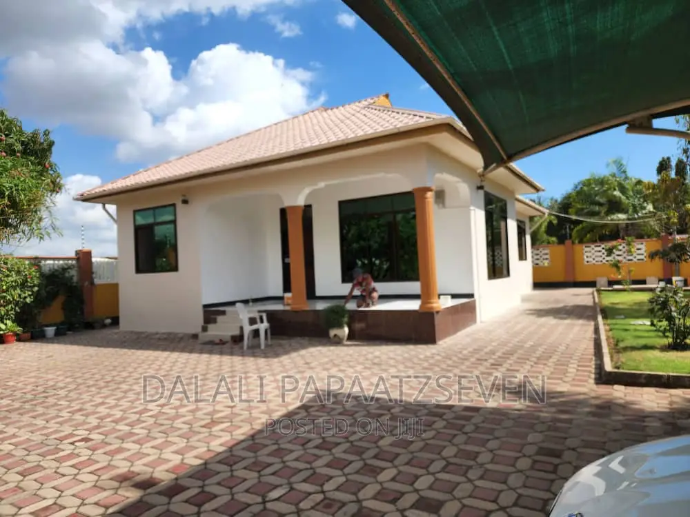 3bdrm House in Dalalipapaatzseven, Kinondoni for rent