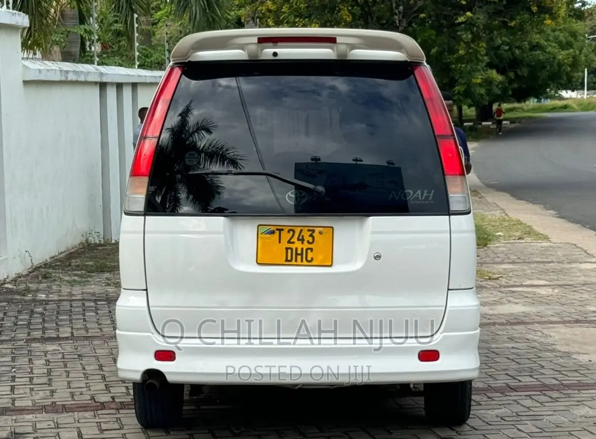 Toyota Noah 2007 White