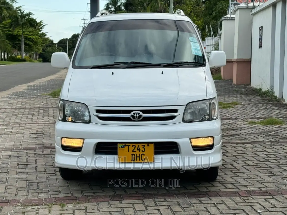 Toyota Noah 2007 White