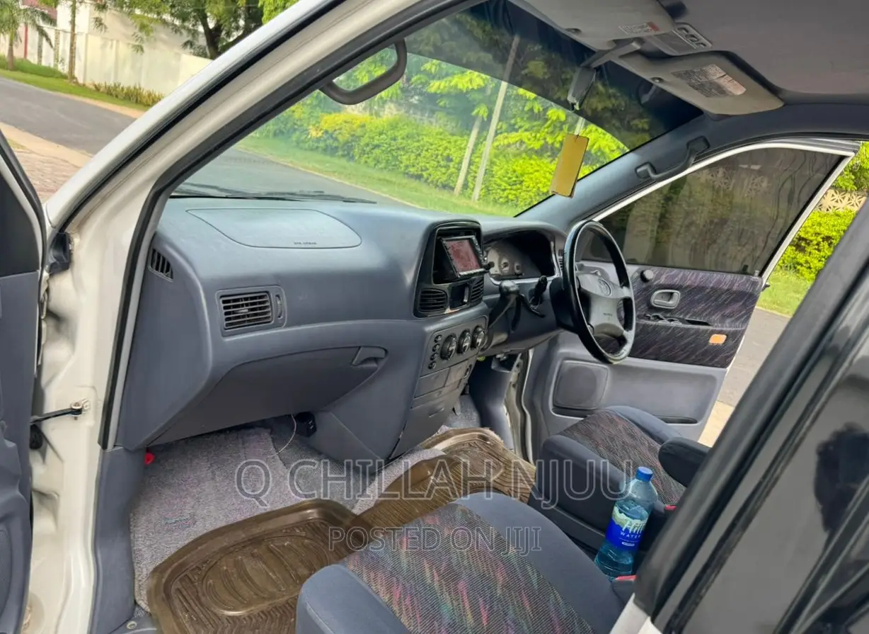 Toyota Noah 2007 White