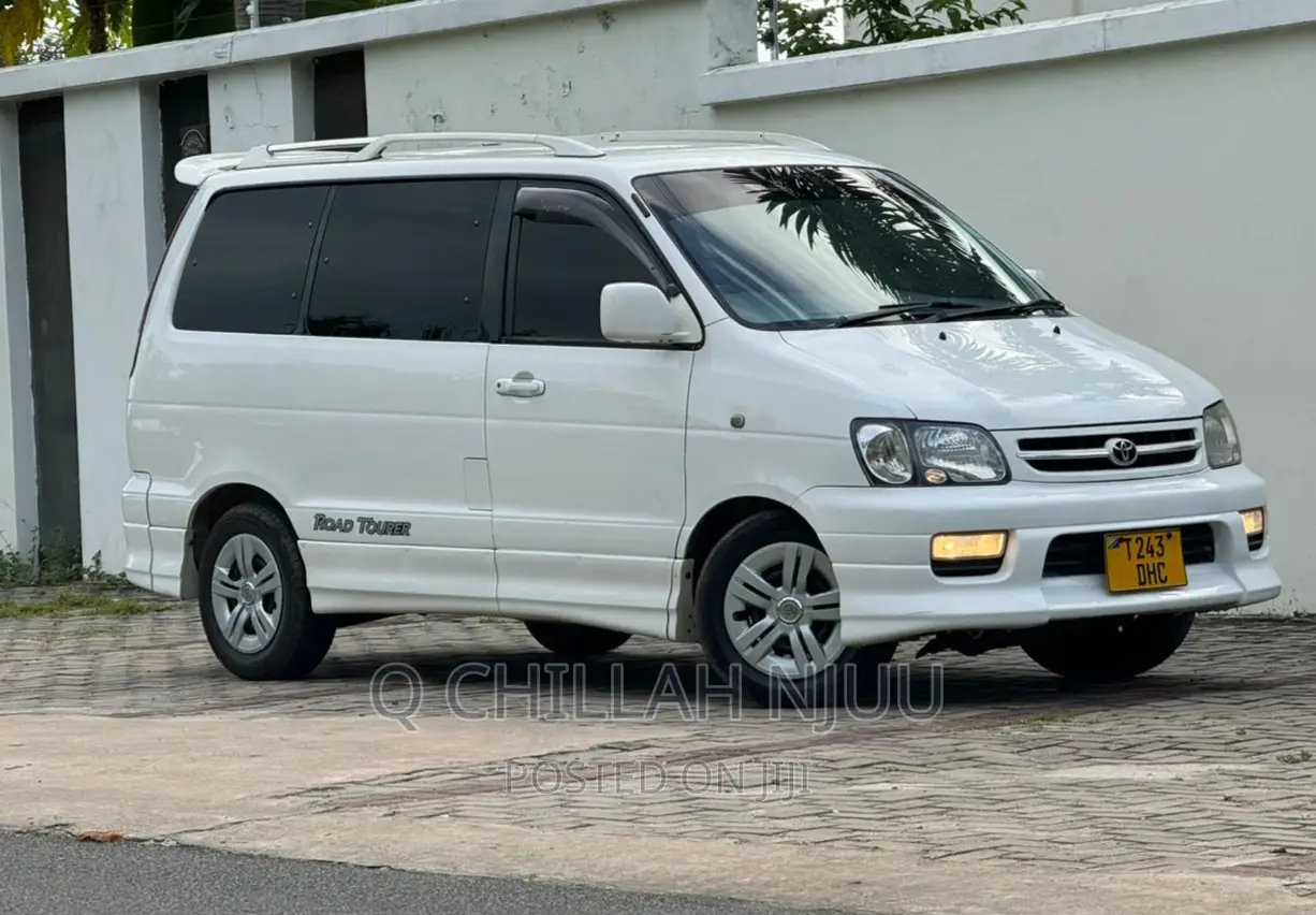 Toyota Noah 2007 White