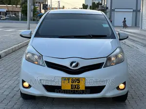 Toyota Vitz 2013 White