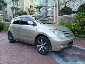 Toyota IST 2002 Gold