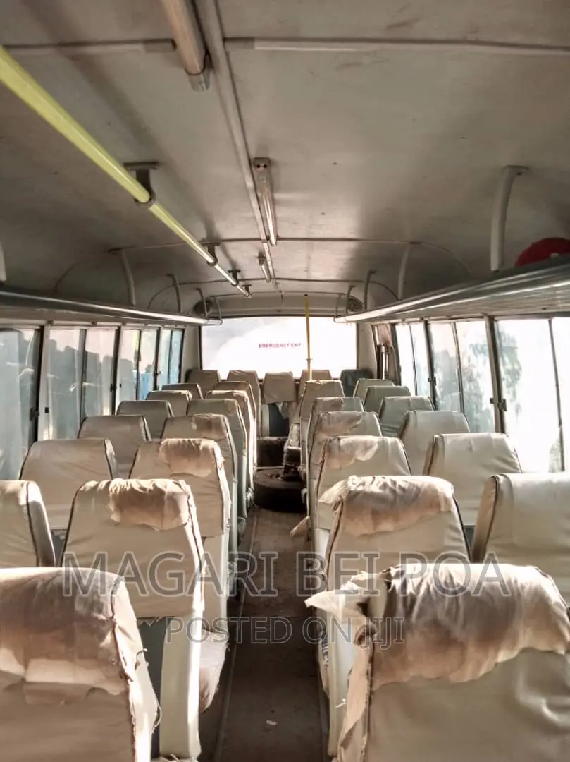 Tata Starbus Ultra Skool 2004 White