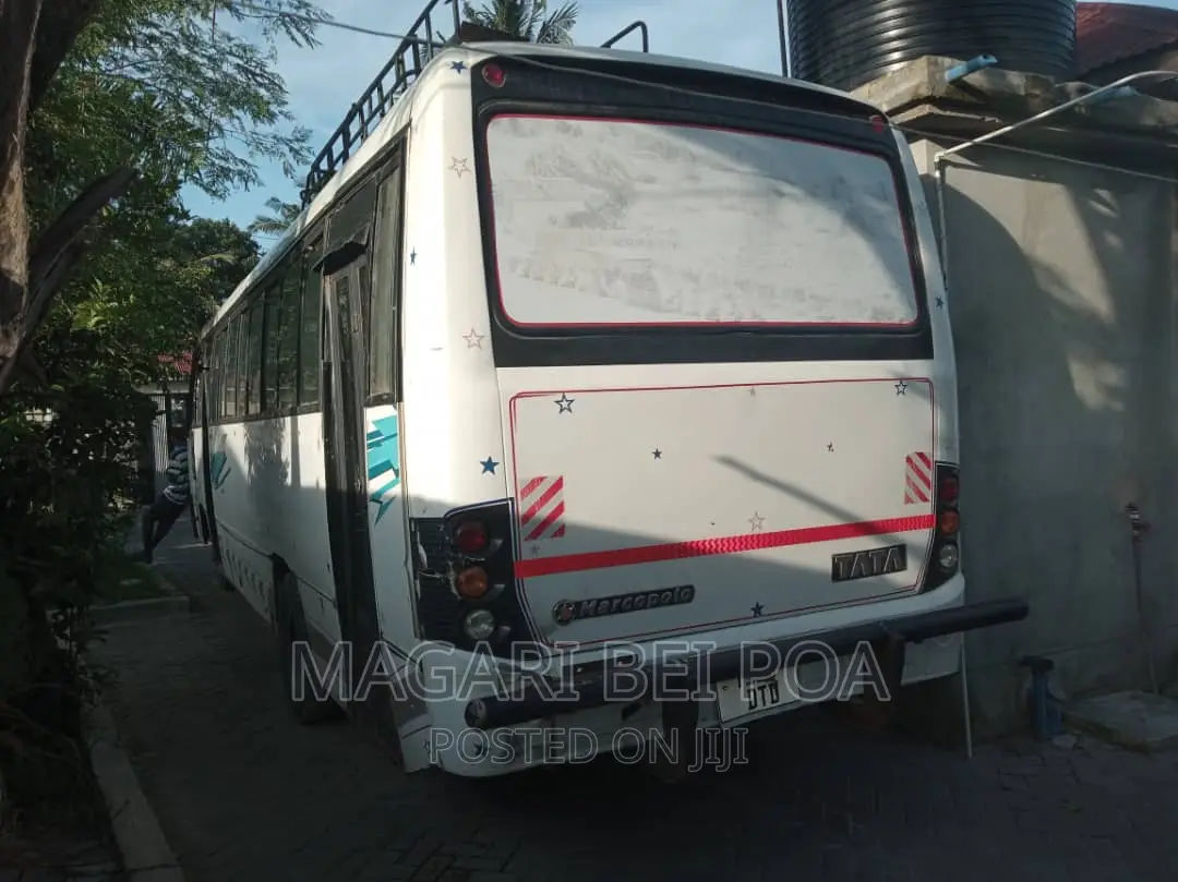Tata Starbus Ultra Skool 2004 White