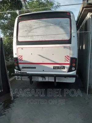 Tata Starbus Ultra Skool 2004 White