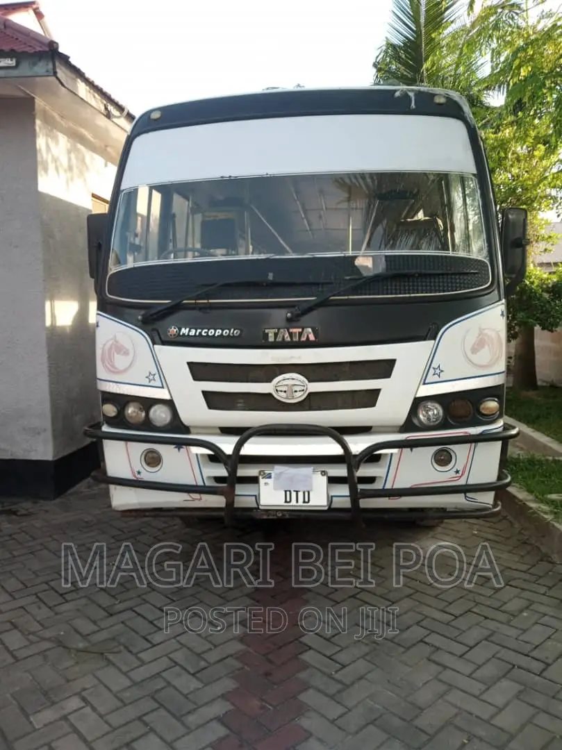 Tata Starbus Ultra Skool 2004 White
