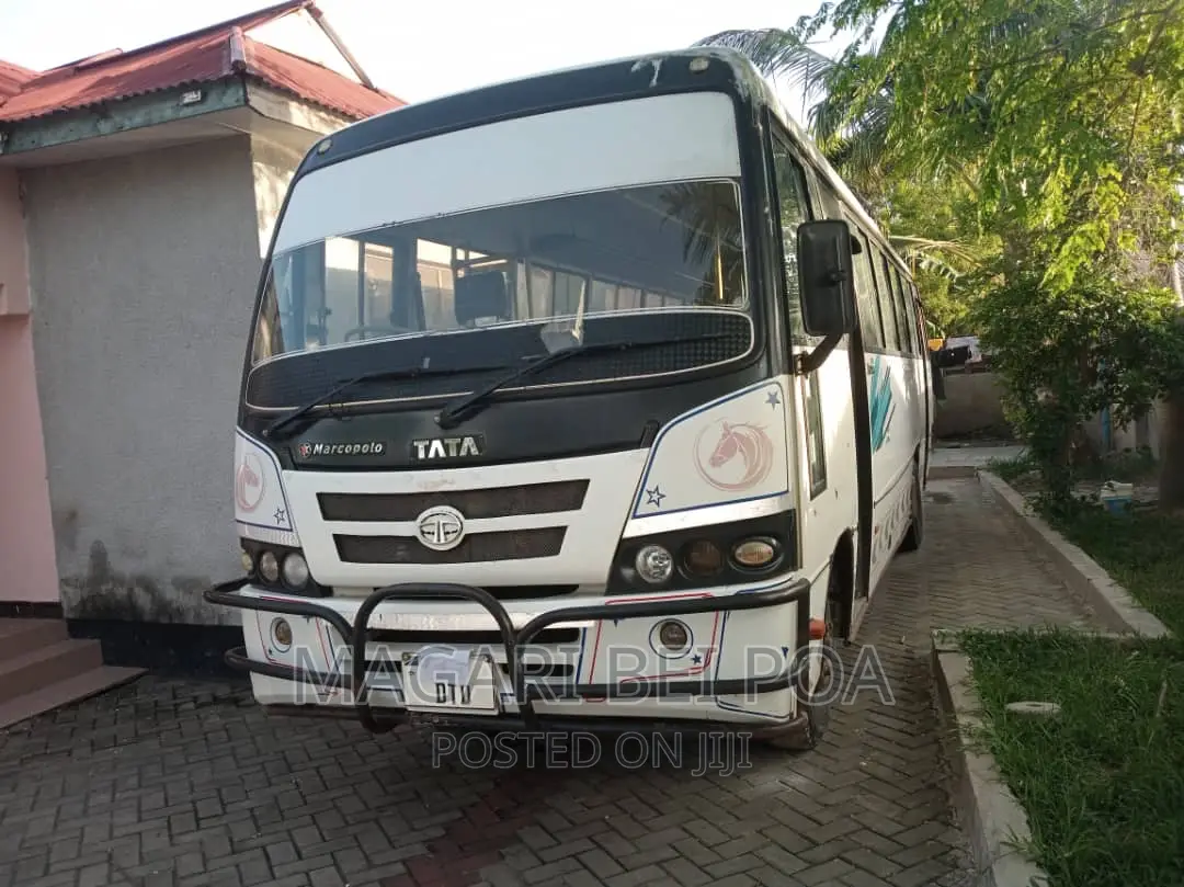 Tata Starbus Ultra Skool 2004 White