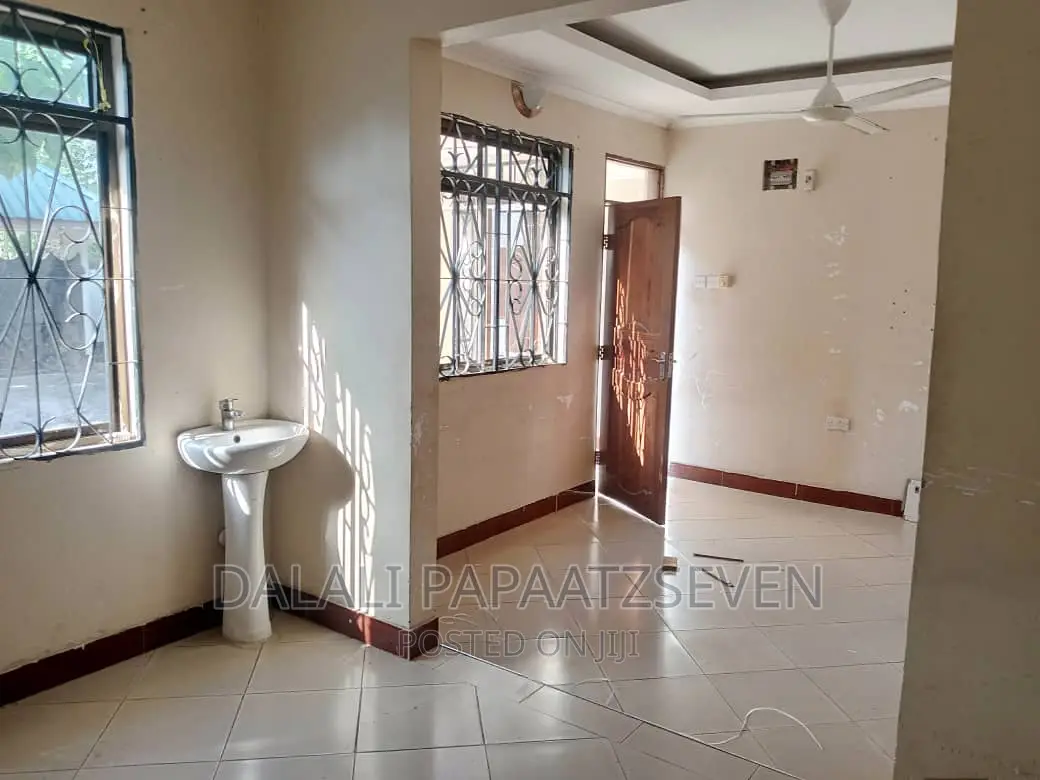 2bdrm House in Dalalipapaatzseven, Kinondoni for rent