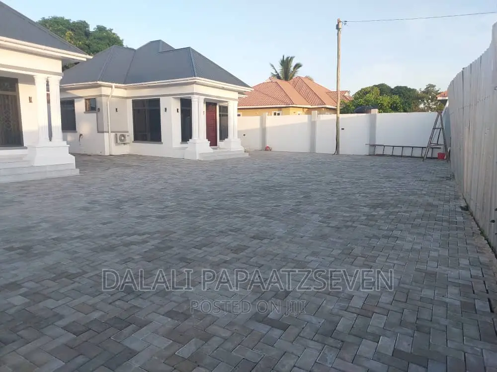 2bdrm Apartment in Dalalipapaatzseven, Bunju for rent