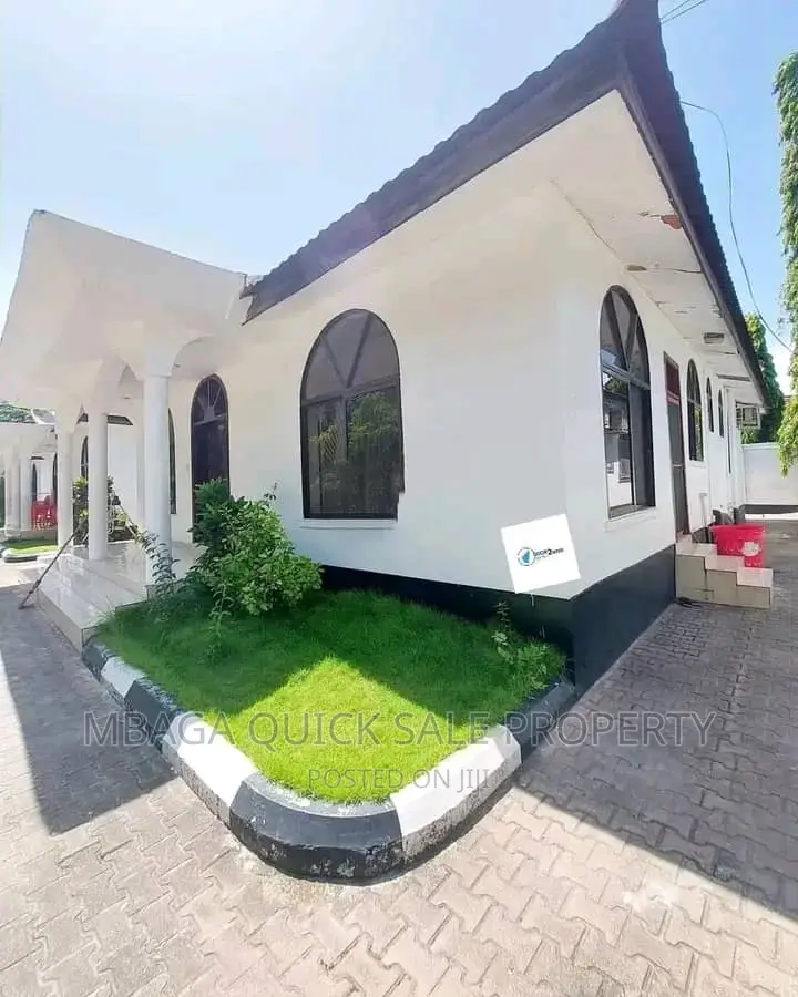 3bdrm House in Mikocheni for rent
