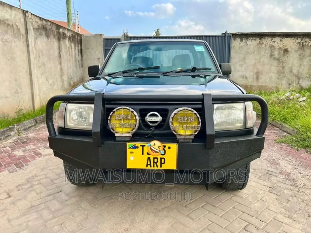 Nissan Hardbody 2007 Black