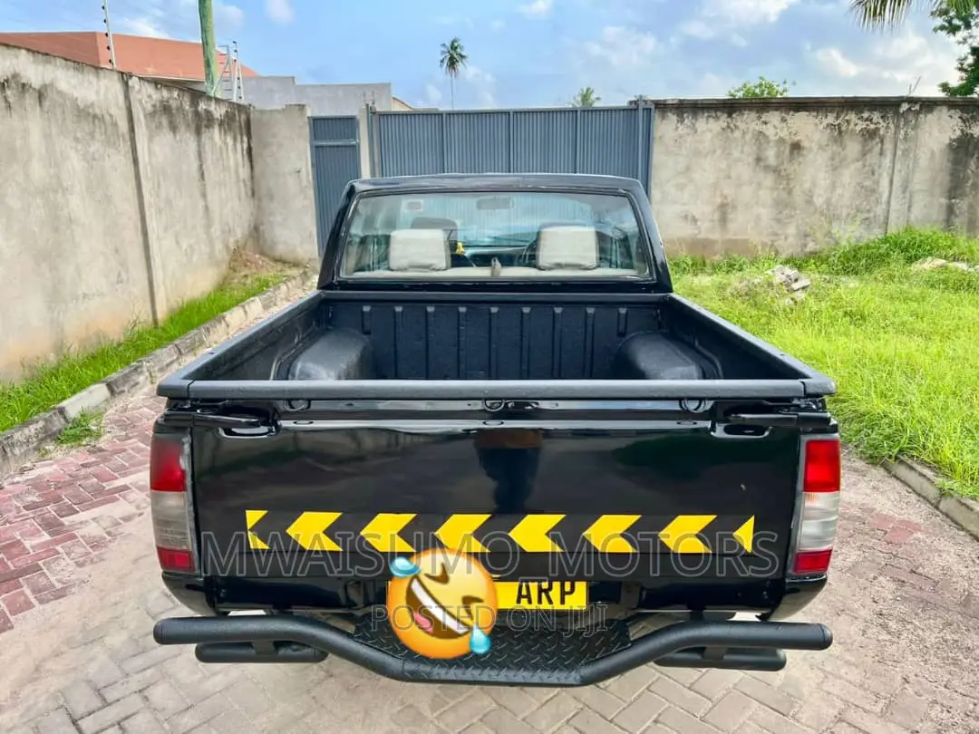 Nissan Hardbody 2007 Black